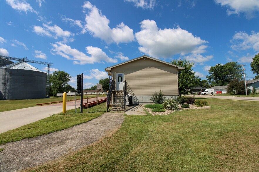 More Photos Of 107 8th Ave SW, Kasson Specialty For Sale