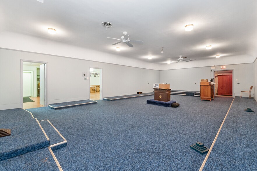 More Photos Of 841 4th Av, Hope Flex For Sale