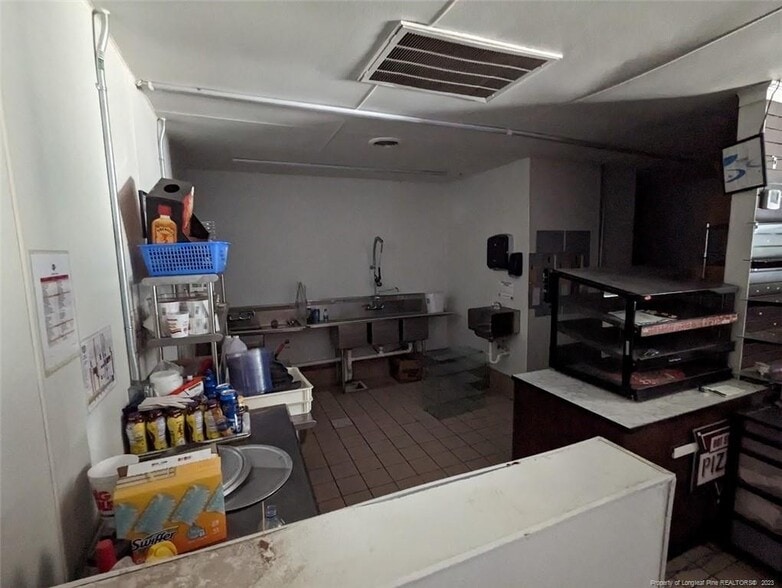 More Photos Of 526 Aberdeen Rd, Raeford Service Station For Sale