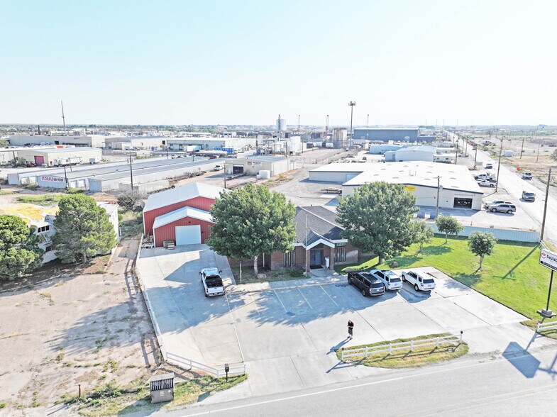 More Photos Of 327 SE Loop 338, Odessa Flex For Lease