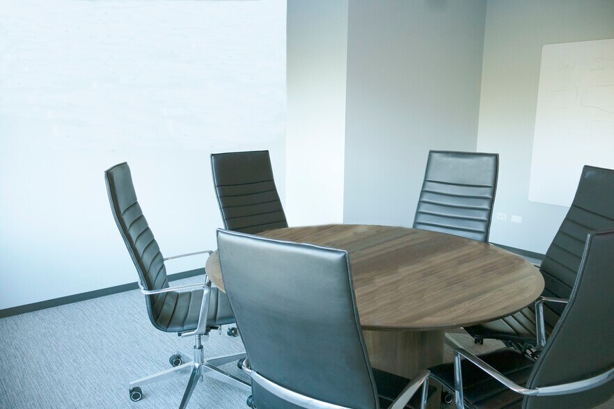 More Photos Of 1400 W 16th St, Oak Brook Office For Lease