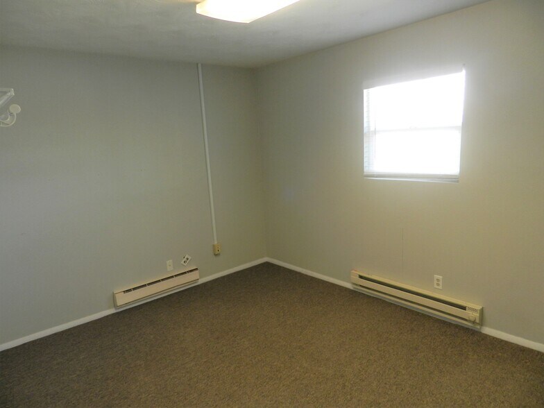 More Photos Of 445 Kristen Ct, Montrose Warehouse For Sale