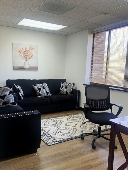 More Photos Of 2250 Murrell Rd, Lynchburg Office For Sale