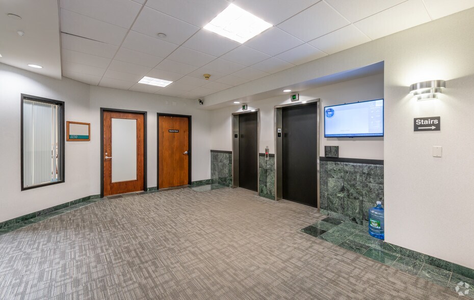 More Photos Of 92 Montvale Ave, Stoneham Medical For Lease