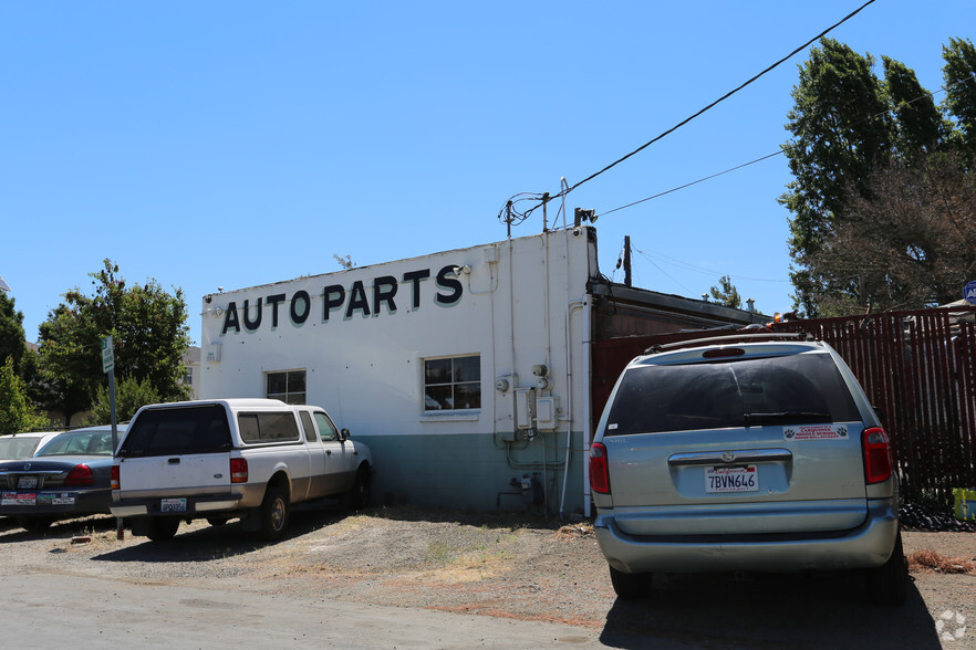 Primary Photo Of 700 Parker Ave, Rodeo General Retail For Sale