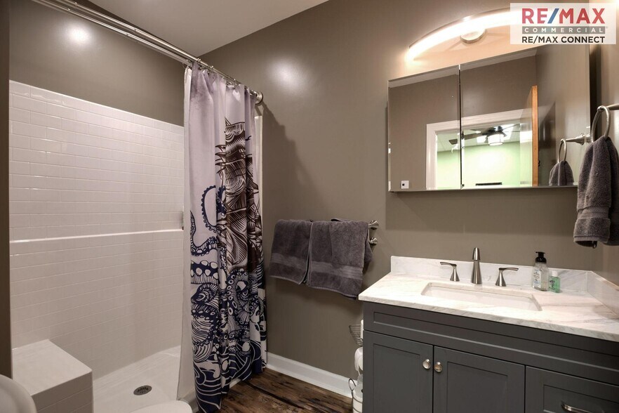 More Photos Of 2521 Hayes Rd, Hayes Light Distribution For Sale