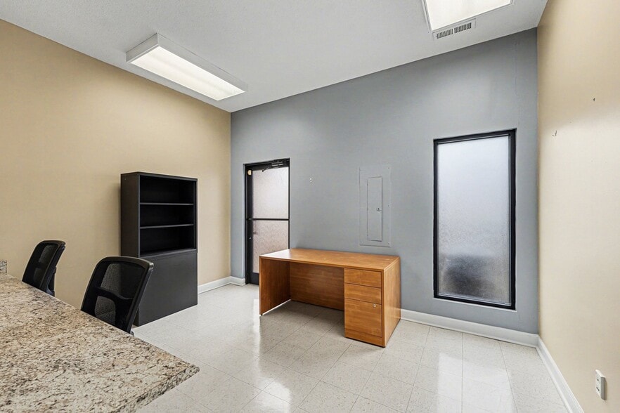 More Photos Of 208 W Salisbury St, Asheboro Medical For Lease