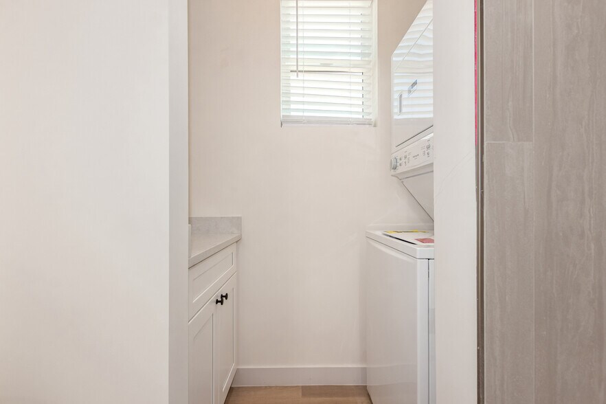 More Photos Of 411 32nd Pl, Phoenix Apartments For Sale