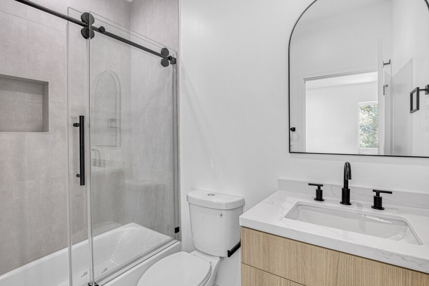 More Photos Of 10826 Hesby St, North Hollywood Apartments For Sale