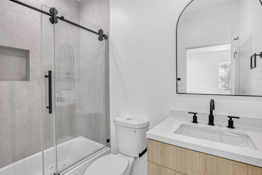 More Photos Of 10828 Hesby St, North Hollywood Apartments For Sale