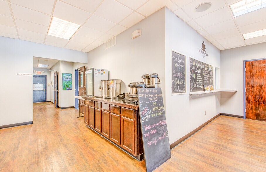 More Photos Of 592-594 N 2nd St, Memphis Freestanding For Sale