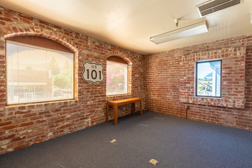 More Photos Of 367-387 N State St, Ukiah Office For Sale
