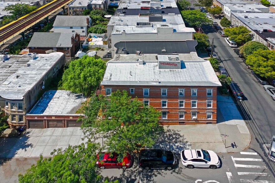 More Photos Of 6046 Putnam Ave, Ridgewood Apartments For Sale