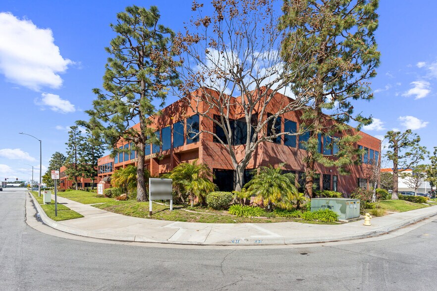 More Photos Of 2459 W 208th St, Torrance Office For Lease
