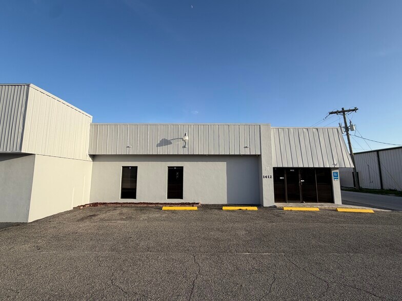 More Photos Of 1412-1414 Viscaya Pky, Cape Coral Warehouse For Lease