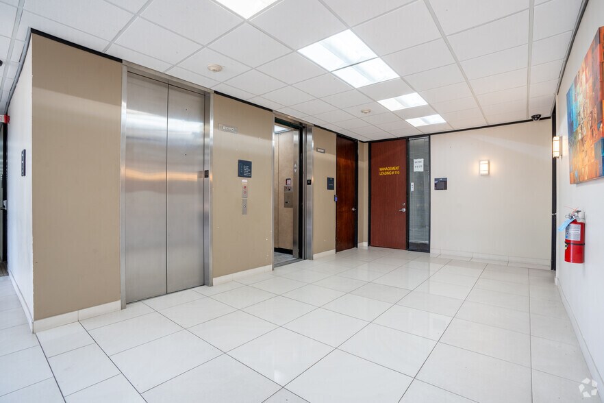 More Photos Of 397 N Sam Houston Pky E, Houston Office For Sale