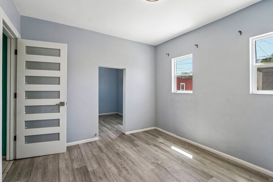 More Photos Of 7315 Woodley Ave, Van Nuys Land For Sale