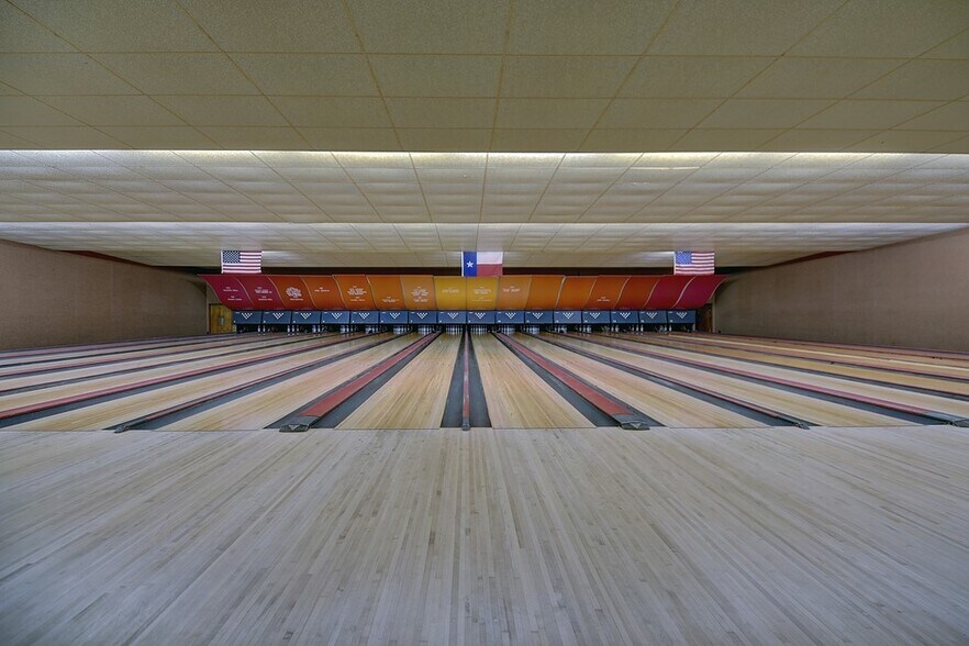 More Photos Of 233 College St, Schulenburg Sports And Entertainment For Sale