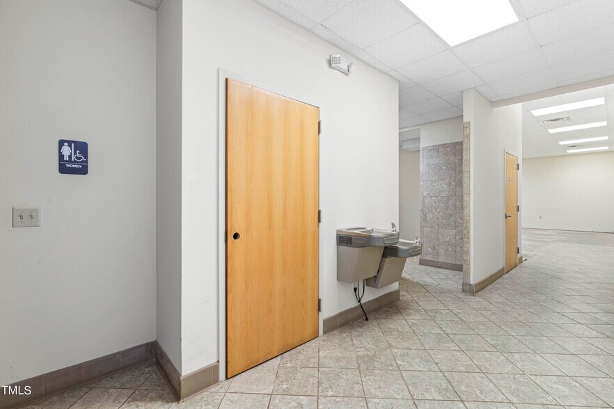 More Photos Of 5706 Chapel Hill Rd, Raleigh Office Residential For Lease