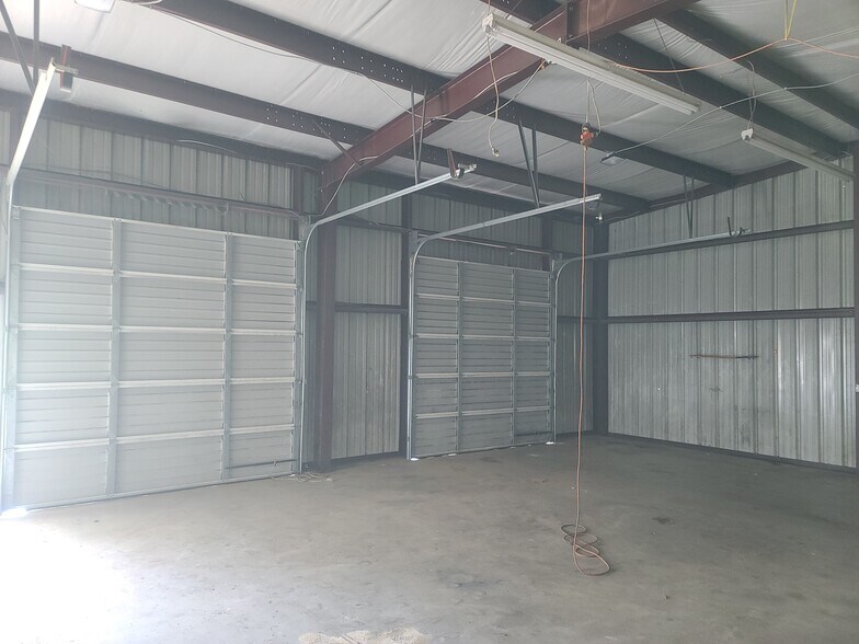 More Photos Of 870 N Mayhill Rd, Denton Industrial For Lease