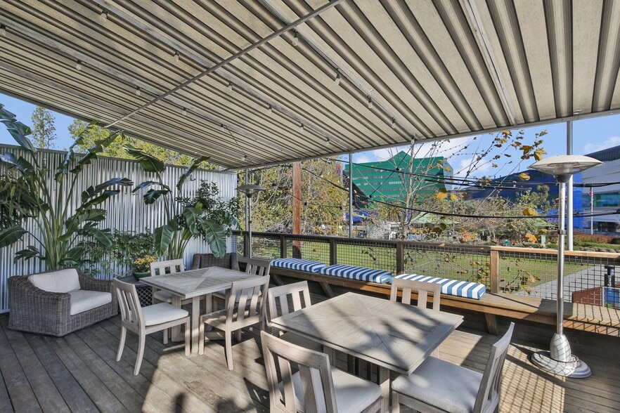 More Photos Of 650 N Robertson Blvd, West Hollywood Loft Creative Space For Lease