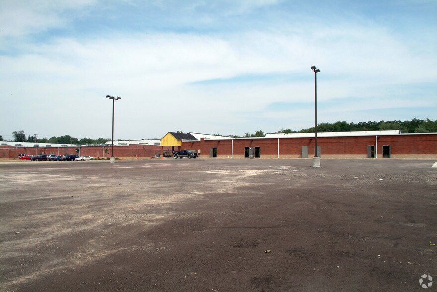 More Photos Of 17608 Pearl Rd, Strongsville Unknown For Lease