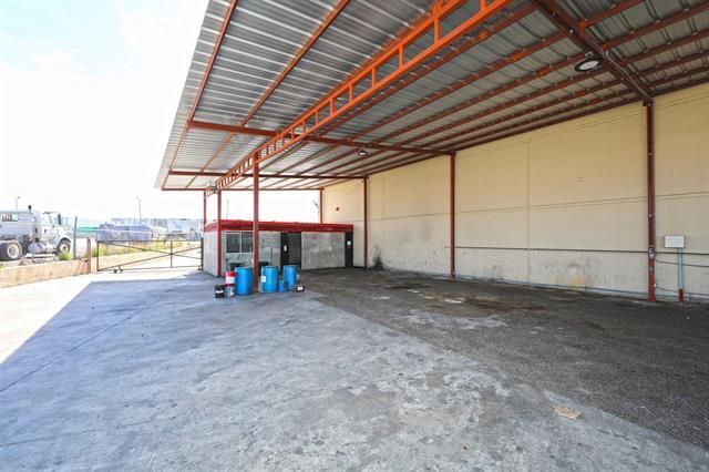 More Photos Of 301 Grand Central Blvd, Laredo Warehouse For Lease