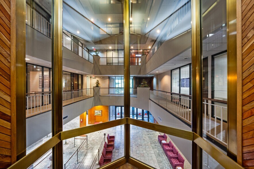 More Photos Of 222 S Sidney Baker St, Kerrville Office For Sale