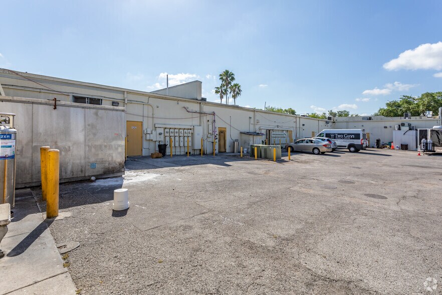 More Photos Of 1236-1250 Airport Pulling Rd N, Naples Unknown For Lease