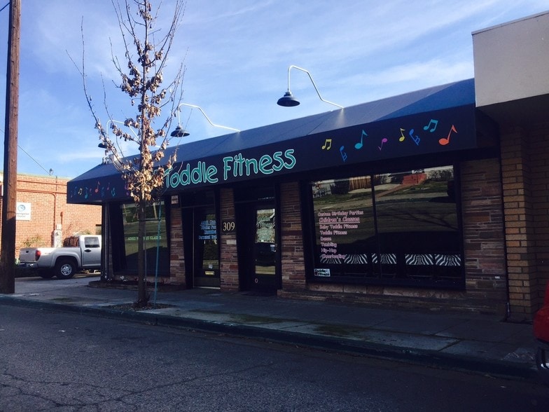 More Photos Of 309 W Oak Ave, Visalia Restaurant For Sale