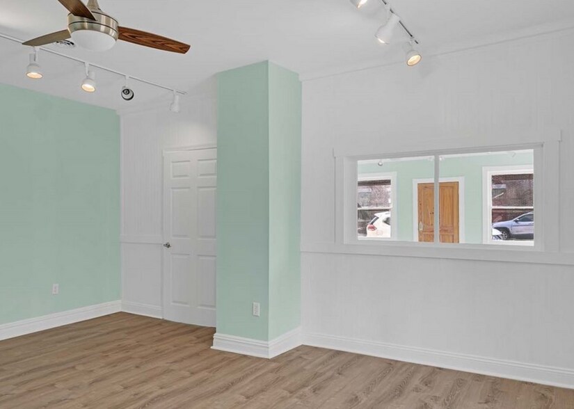 More Photos Of 55 Cross St, Urbanna General Retail For Sale