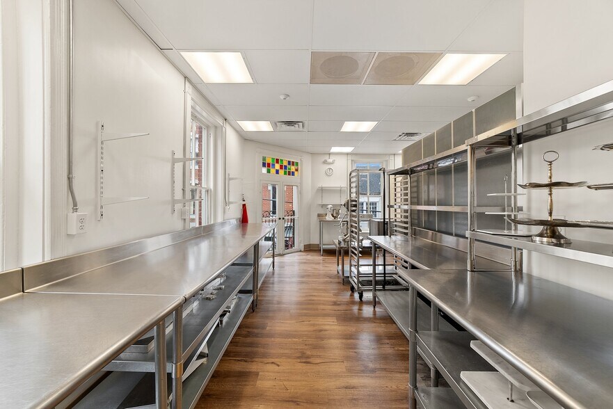 More Photos Of 12 Culpeper St, Warrenton Restaurant For Sale