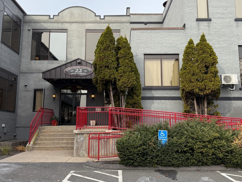 Primary Photo Of 22 Pine St, Bristol Medical For Lease