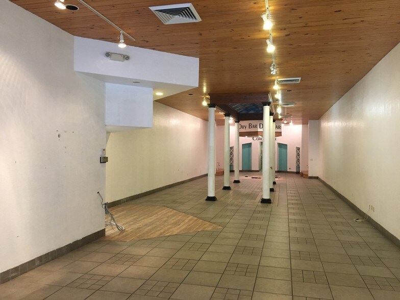 More Photos Of 226 Pine St, Abilene Storefront Retail Office For Sale