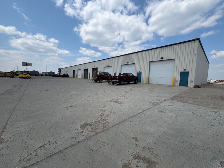 More Photos Of 111 NE 45th Ave, Minot Showroom For Lease