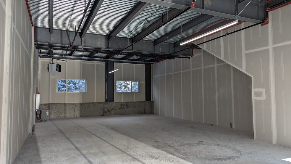 More Photos Of 100 Alpine Mdws, Canmore Light Distribution For Lease