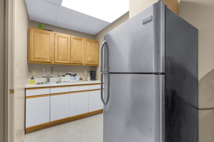 More Photos Of 47-49 Leavenworth St, Waterbury Office For Sale