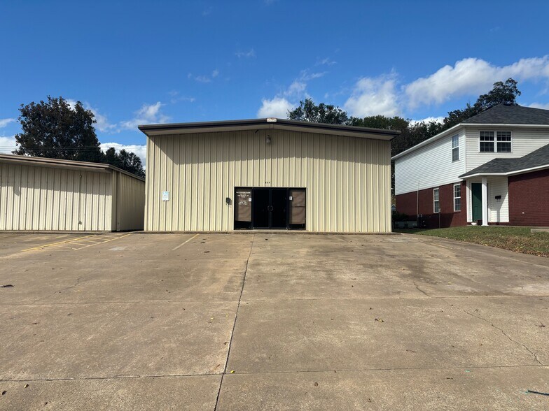 More Photos Of 403 Vine St, Van Buren Unknown For Lease