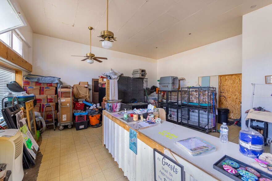 More Photos Of 690 N Ventura Ave, Oak View General Retail For Sale