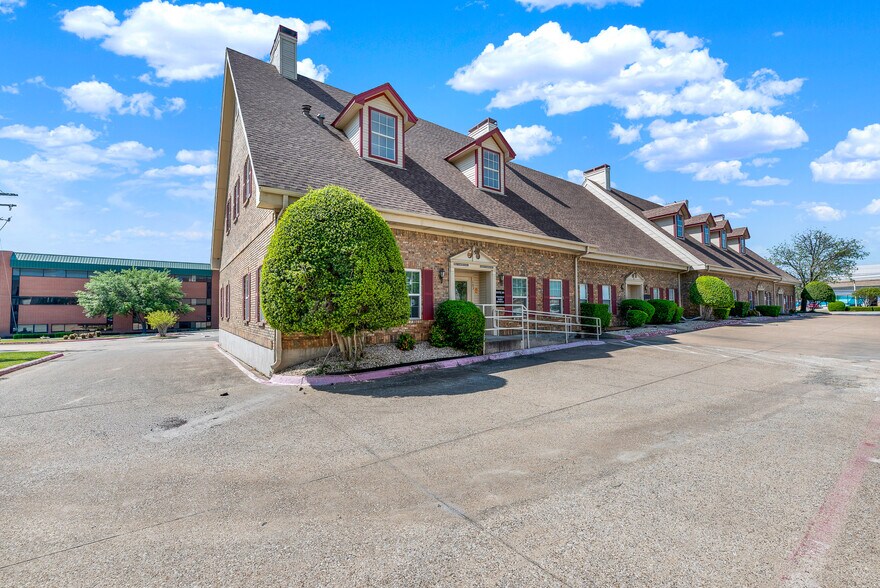 More Photos Of 326 S Edmonds Ln, Lewisville Medical For Lease