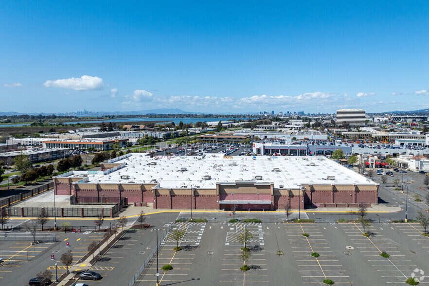 More Photos Of 8400 Edgewater Dr, Oakland Freestanding For Lease