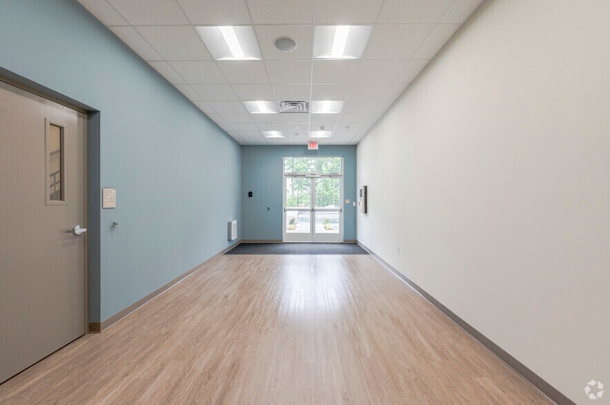 More Photos Of 28 Branford Rd, North Branford Medical For Sale