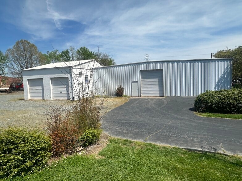 More Photos Of 2421 Spaugh Industrial Dr, Winston-Salem Auto Repair For Lease