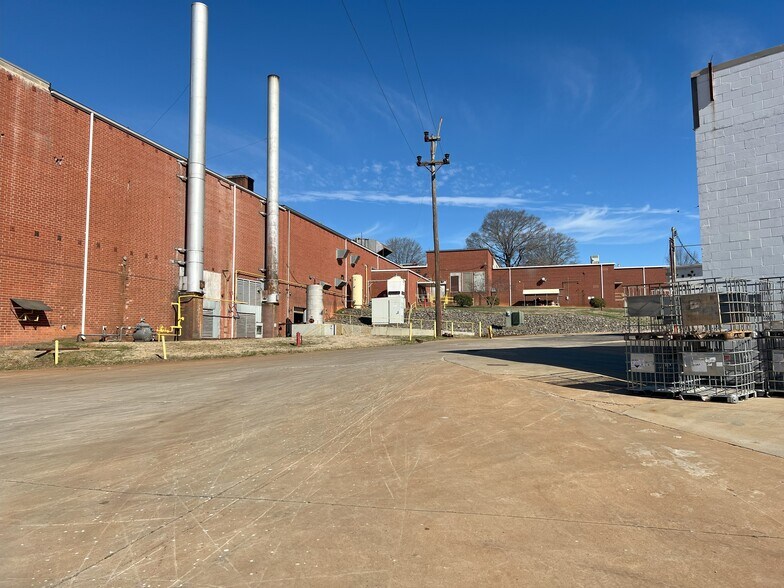 More Photos Of 304 Linwood Rd, Kings Mountain Warehouse For Sale