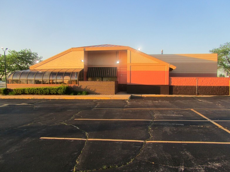 More Photos Of 4721 Lincoln Mall Dr, Matteson Freestanding For Lease