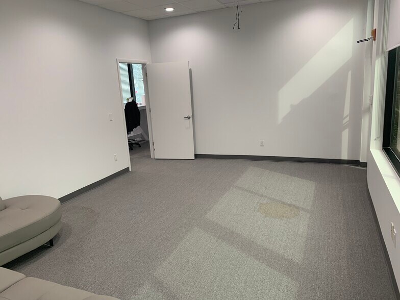 More Photos Of 750 3rd St, Neptune Beach Office For Lease