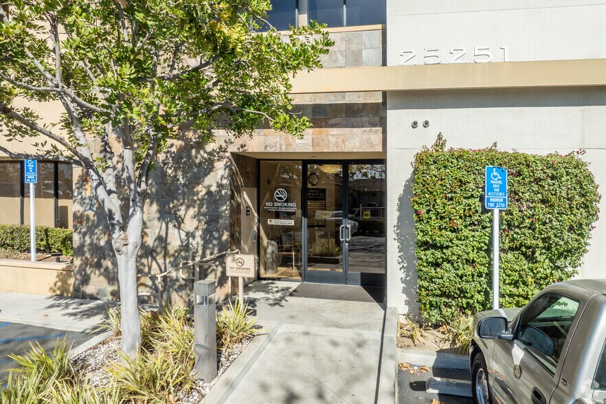 More Photos Of 25251 Paseo de Alicia, Laguna Hills Medical For Lease