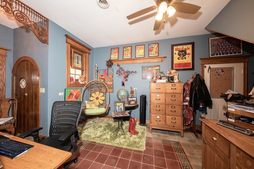 More Photos Of 890 Lake Ave, Woodstock General Retail For Sale