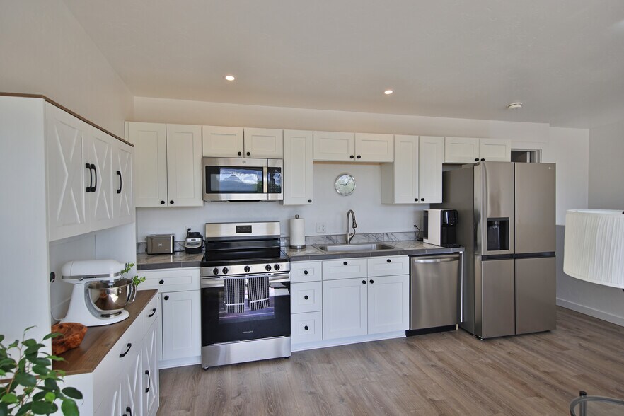 More Photos Of 10900 Hwy 65, Mesa Hotel For Sale