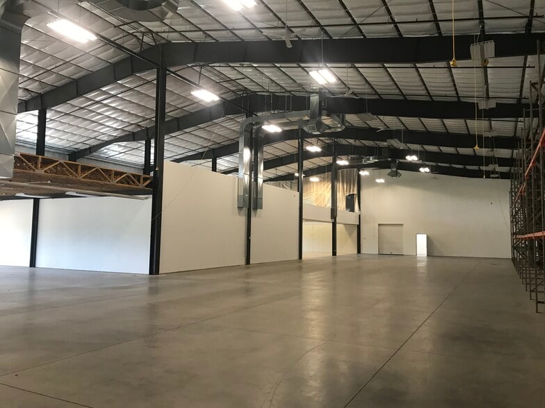 More Photos Of 209 County Road 156, Albany Showroom For Sale